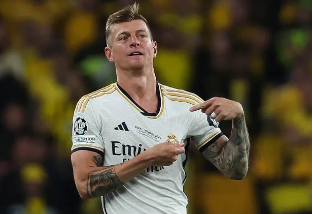 أصبحت تفاصيل عقد فينيسيوس الجديد مع ريال مدريد معروفة