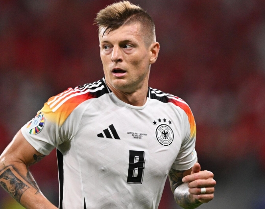 كان ريال مدريد يضحك على نفض الغبار."كروس - حول أساليب عمل مواطنه في برشلونة